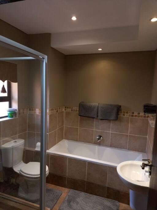 Best Overnight With Free Wifi. Modern & Private Bloemfontein Extérieur photo