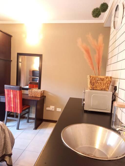 Best Overnight With Free Wifi. Modern & Private Bloemfontein Extérieur photo